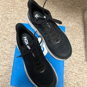Hoka W Clifton 7.  Women’s size 8.5